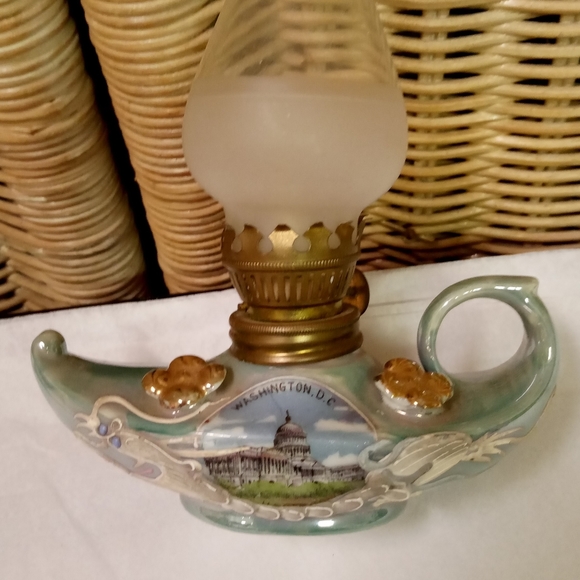 Vintage Washington D.C. Miniature Porcelain Aladdin Hurricane Oil Lamp - Picture 3 of 11